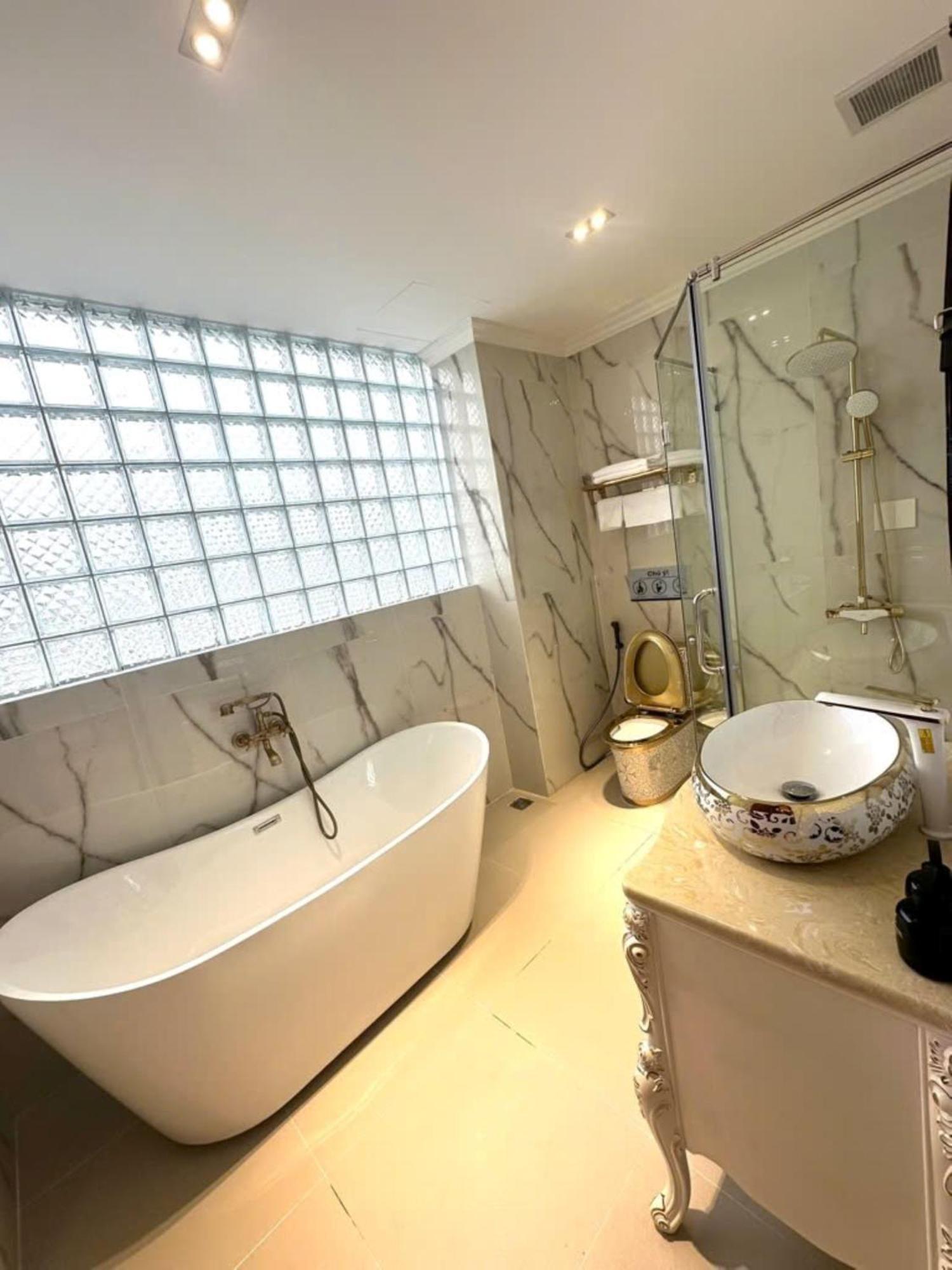 Luxury Ba Diem * TP. Hồ Chí Minh